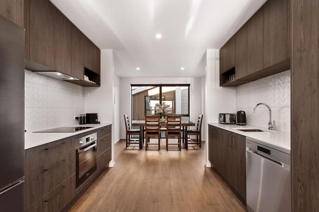 Stylish Brand New Sunny 3Bdrm 3Bth Garage Sleeps 6 Apartment Christchurch Bagian luar foto