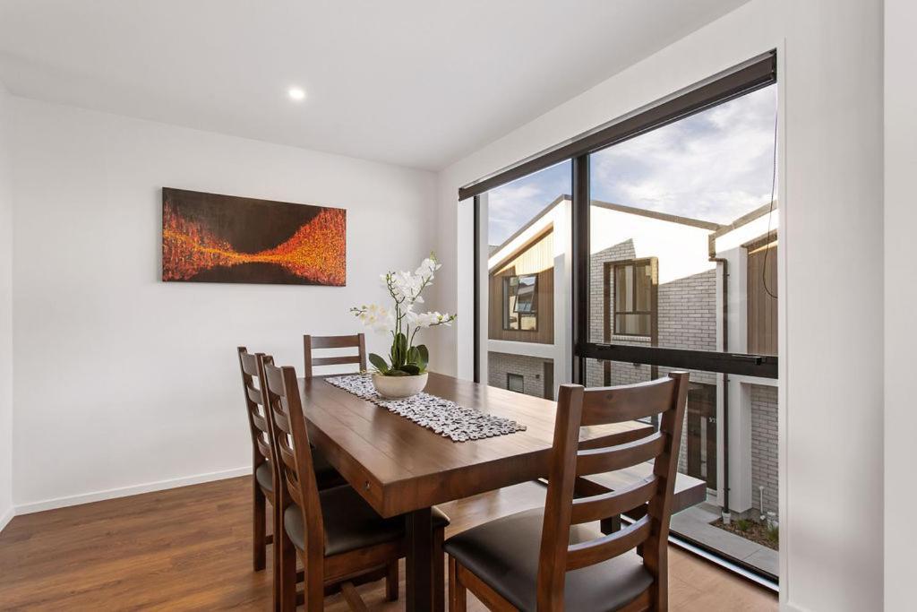 Stylish Brand New Sunny 3Bdrm 3Bth Garage Sleeps 6 Apartment Christchurch Bagian luar foto